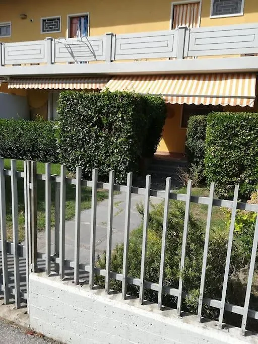Residence A Due Passi Dal Mare Marina Di Carrara 0*,  Italy